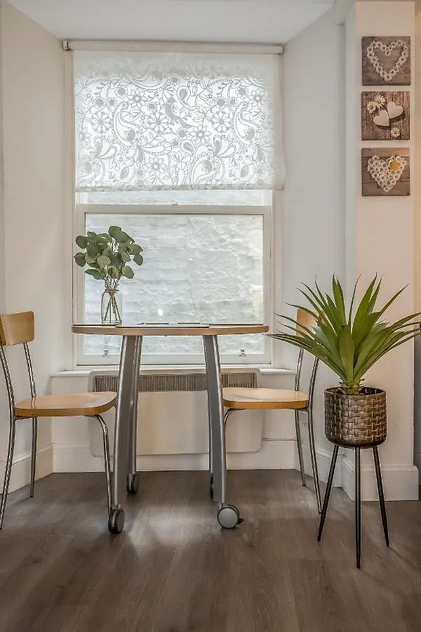 Apartment Spacious & Cosy Studio Flat In The Heart Of Edinburgh City Centre