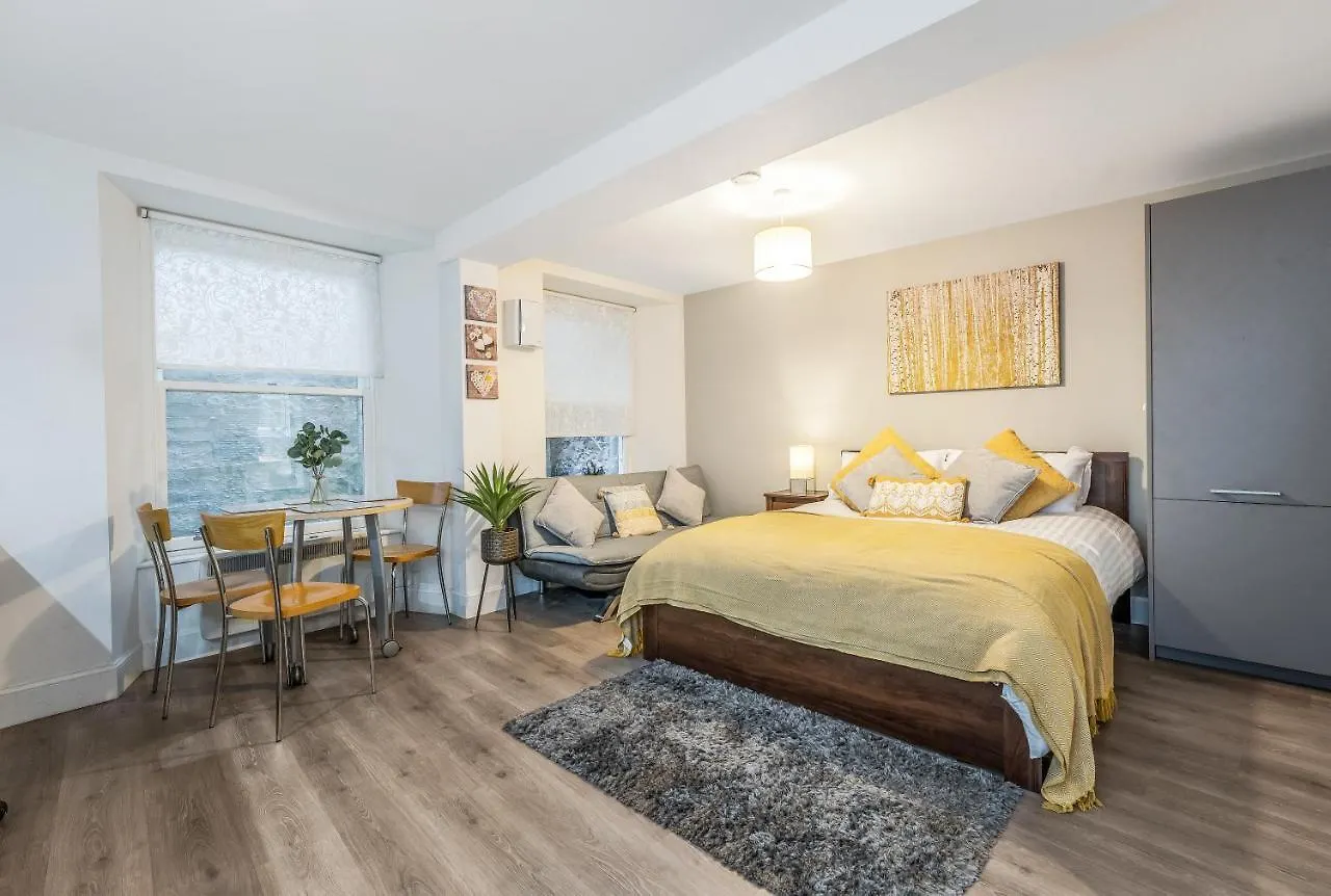 Spacious & Cosy Studio Flat In The Heart Of Edinburgh City Centre Apartment