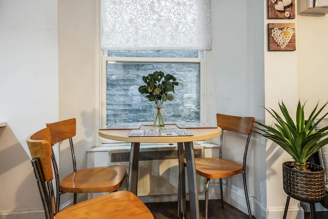 Spacious & Cosy Studio Flat In The Heart Of Edinburgh City Centre 0*,