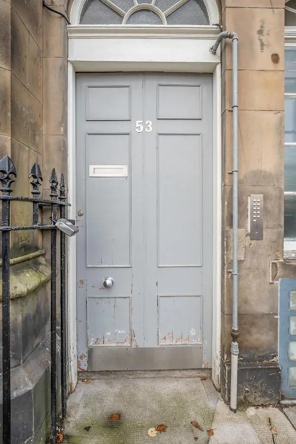 Spacious & Cosy Studio Flat In The Heart Of Edinburgh City Centre