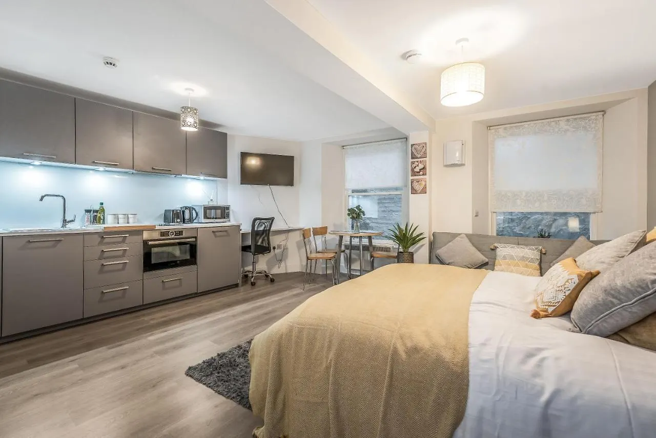 Spacious & Cosy Studio Flat In The Heart Of Edinburgh City Centre