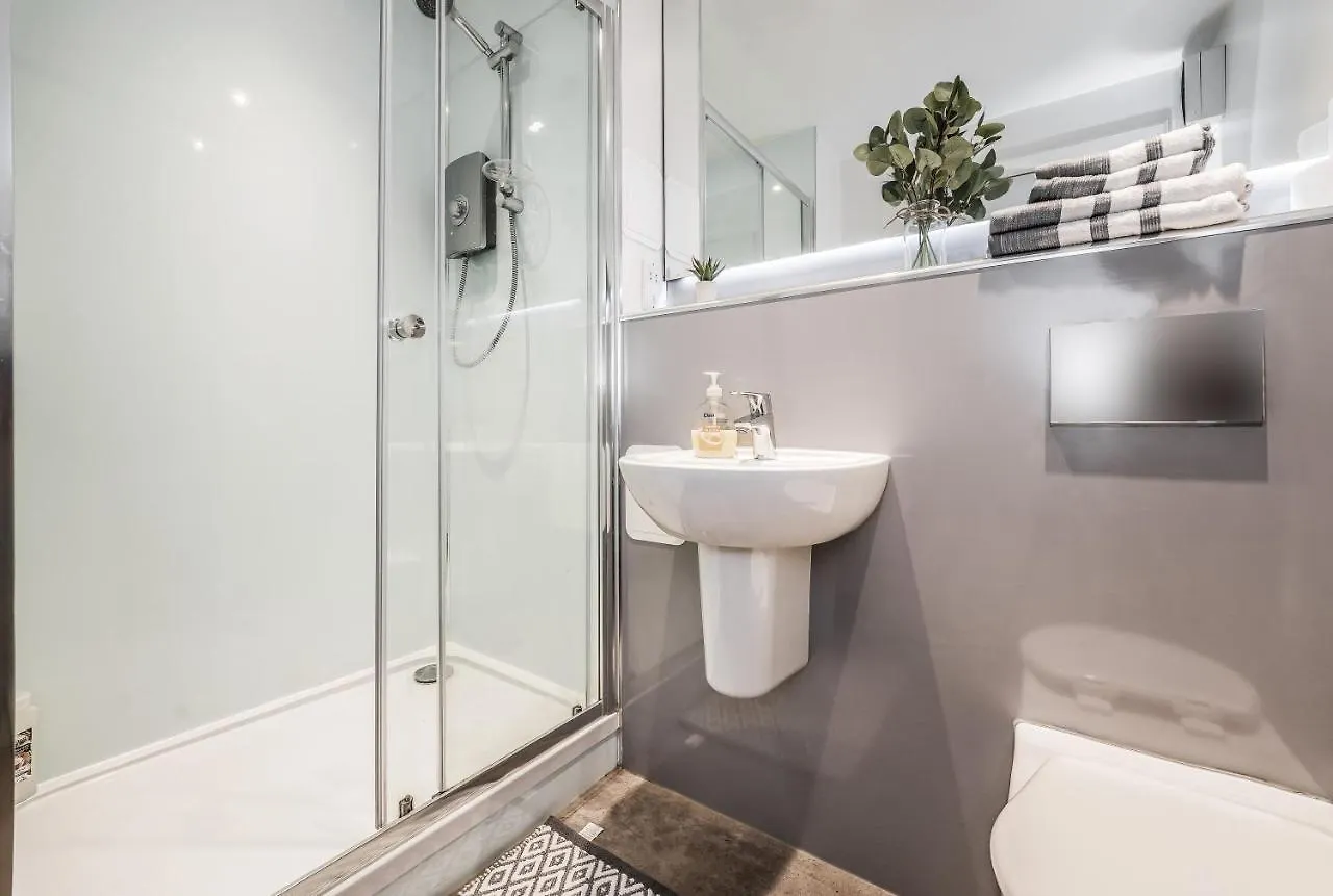 Spacious & Cosy Studio Flat In The Heart Of Edinburgh City Centre